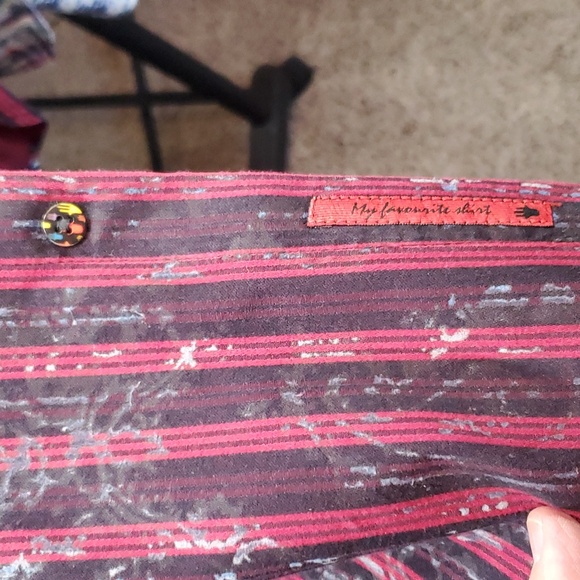 Luciano Visconti Black long-sleeved button size Medium shirt. Red,gray and black - Picture 6 of 8